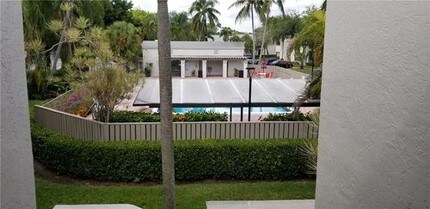 3527 NW 35th St in Coconut Creek, FL - Foto de edificio - Building Photo