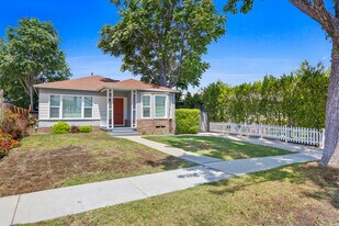 5107 Enfield Ave in Encino, CA - Building Photo