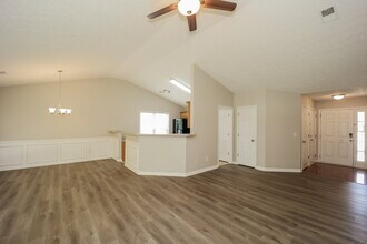 109 Alessie Dr in Newnan, GA - Foto de edificio - Building Photo