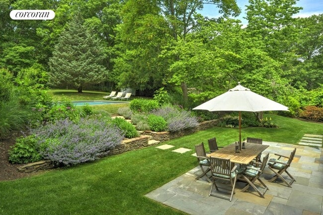 156 Suffolk St in Sag Harbor, NY - Building Photo - Building Photo