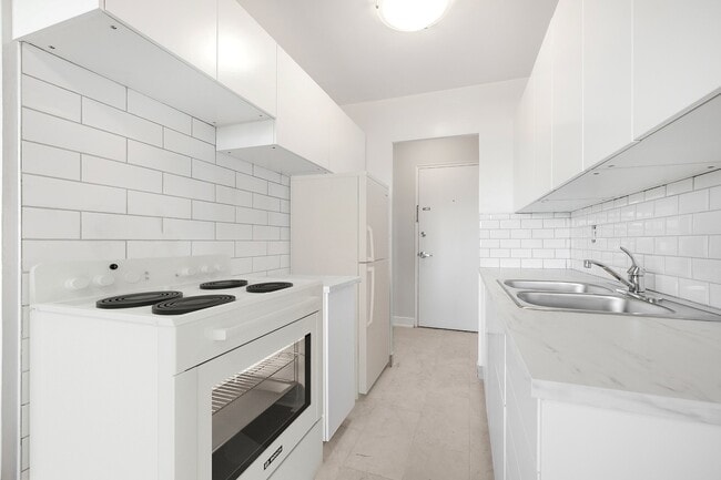 Cams Molokai in Richmond Hill, ON - Building Photo - Building Photo