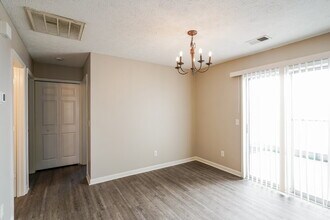 2633 River Meade Way in Nashville, TN - Foto de edificio - Building Photo