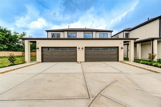 4336 Avron Drive in Stafford, TX - Building Photo - Building Photo