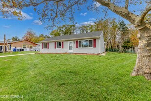 207 Coville Dr in Pemberton Township, NJ - Building Photo