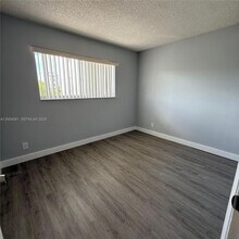 8710 N Sherman Cir in Miramar, FL - Foto de edificio - Building Photo