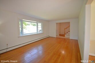 18 Overbrook Rd in West Hartford, CT - Building Photo - Building Photo