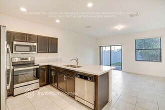 10489 W 33rd Way in Hialeah, FL - Building Photo - Building Photo