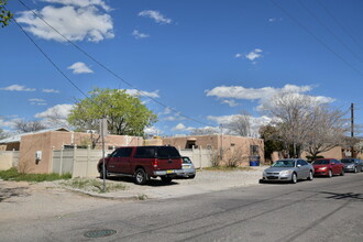 425 Columbia Dr in Albuquerque, NM - Building Photo - Building Photo