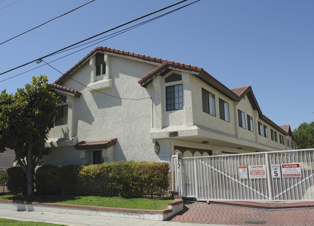 227 S Del Mar Ave in San Gabriel, CA - Foto de edificio