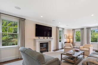 150 Harvest Ln in Southampton, NY - Building Photo - Building Photo