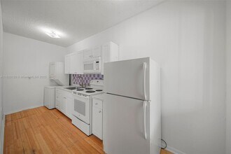934 Michigan Ave in Miami Beach, FL - Building Photo - Building Photo