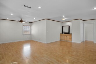 5204 Etiwanda Ave in Los Angeles, CA - Building Photo - Building Photo