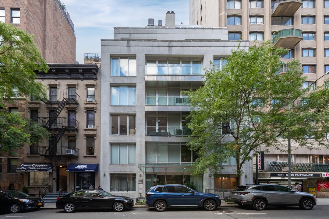 204-206 E 73rd St in New York, NY - Building Photo