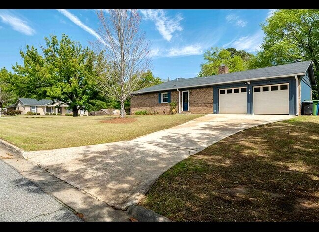 900 N Ridge Dr in Columbus, GA - Building Photo - Building Photo