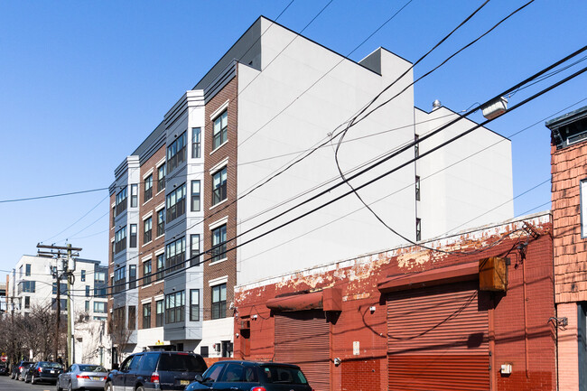 366 6th St in Jersey City, NJ - Foto de edificio - Building Photo