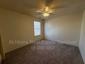 1212 Flora St in Nixa, MO - Building Photo - Building Photo