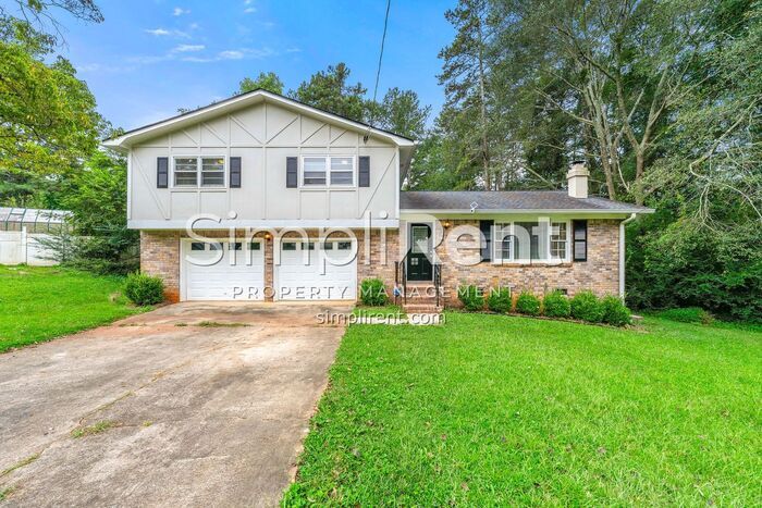 837 Needle Rock Ct in Stone Mountain, GA - Foto de edificio