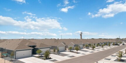 1410 E Walnut St in Seguin, TX - Building Photo - Building Photo