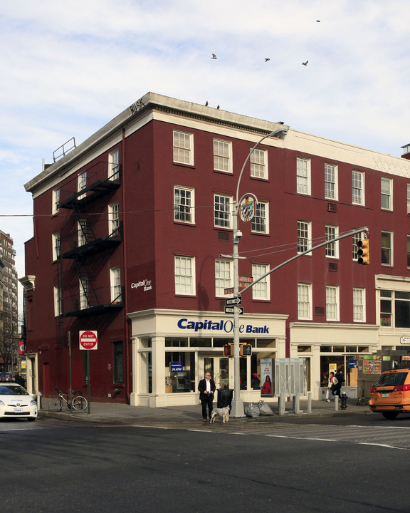 345-347 Avenue of the Americas in New York, NY - Building Photo