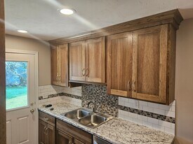 1720 High St in Lincoln, NE - Building Photo