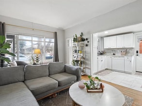 1301 S Logan St, Unit 1305A in Denver, CO - Foto de edificio - Building Photo