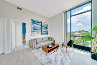 Nine Hollywood in Hollywood, FL - Building Photo - Building Photo