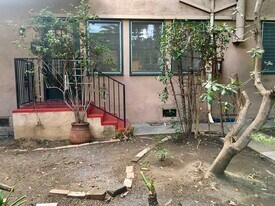 7272 1/2 Fountain Ave, Unit Cottage