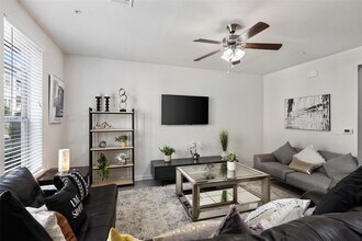 13800 Lyndhurst St in Austin, TX - Building Photo - Building Photo