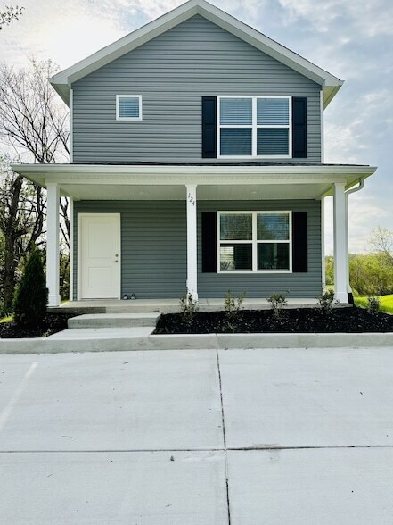 124 Richland Ave in Watertown, TN - Foto de edificio