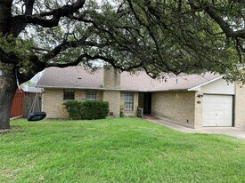 11905 Oak Knoll Dr in Austin, TX - Building Photo