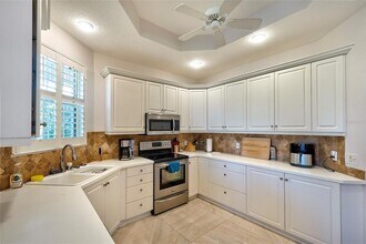 5264 Bouchard Cir in Sarasota, FL - Foto de edificio - Building Photo