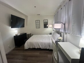 7327 Sovereign Ct in Citrus Heights, CA - Foto de edificio - Building Photo