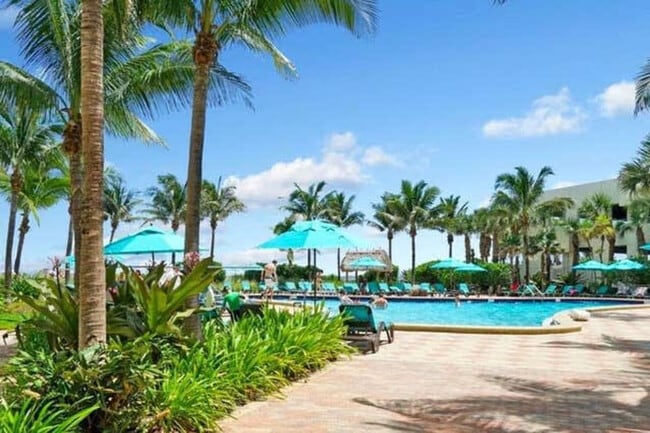 3801 S Ocean Dr in Hollywood, FL - Building Photo - Building Photo