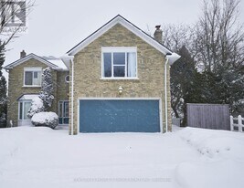 102 Hialeah Crescent in Whitby, ON - Building Photo