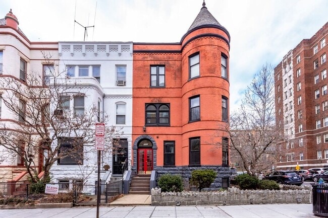 2032 15th St NW in Washington, DC - Building Photo - Building Photo