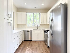 206 Inez Way in Oceanside, CA - Building Photo - Building Photo
