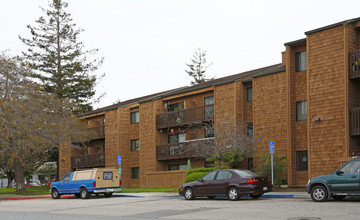 Elizabeth Oaks in Santa Cruz, CA - Foto de edificio - Building Photo