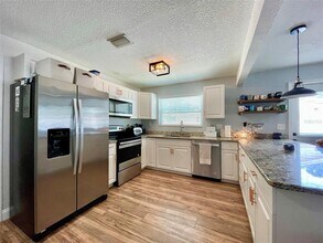 8310 El Portal Dr in Tampa, FL - Building Photo - Building Photo