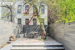 557 W 159th St in New York, NY - Building Photo
