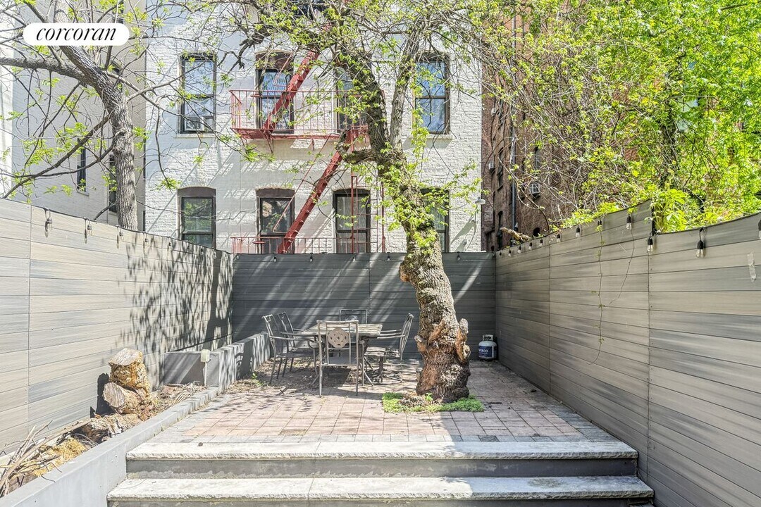 557 W 159th St in New York, NY - Building Photo