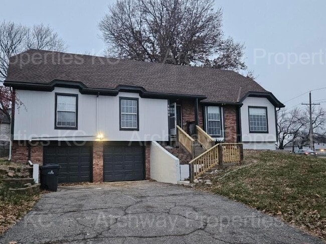 property at 1600 W Elm Terrace