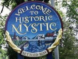 17 Heather Glen Ln in Groton, CT - Building Photo