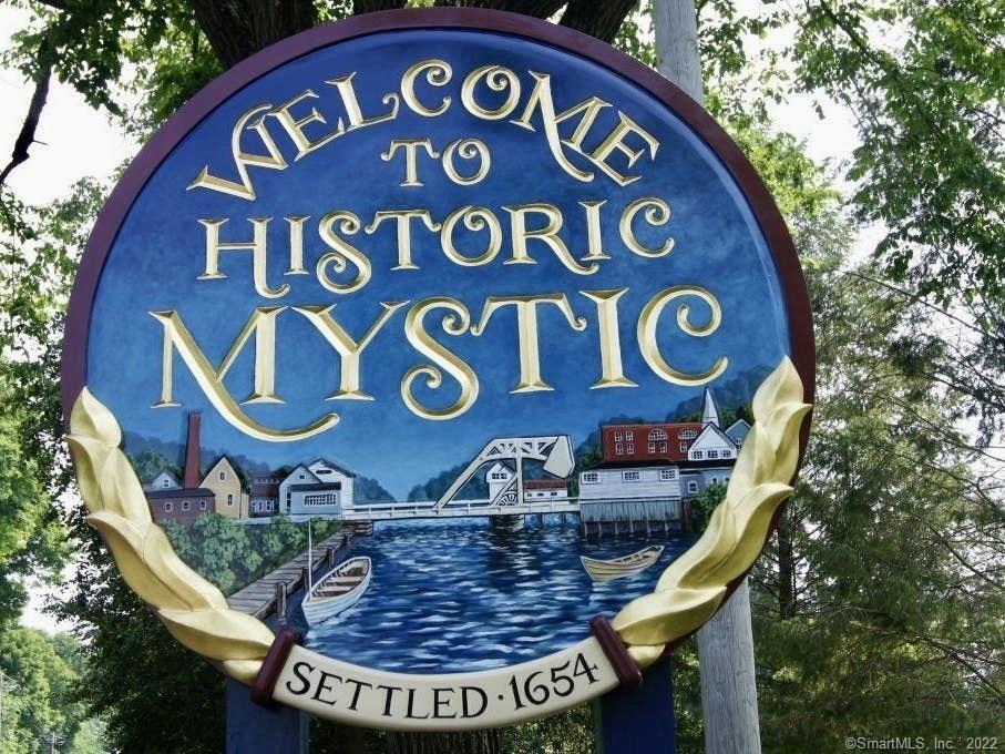 17 Heather Glen Ln in Groton, CT - Building Photo