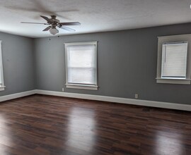 73 Beck Ave, Unit 2 in Akron, OH - Foto de edificio - Building Photo