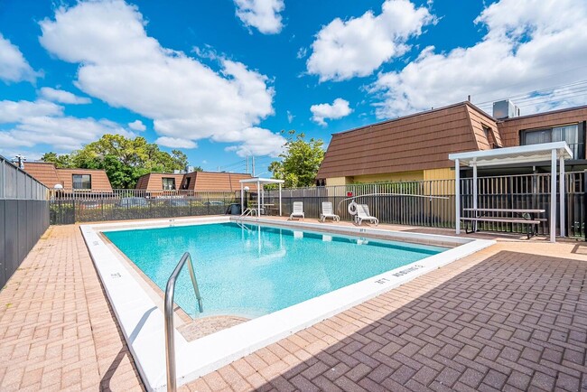property at 4225 Turnberry Cir