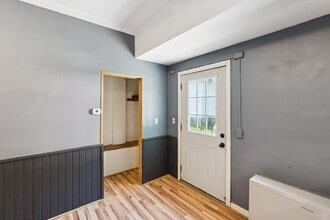 56 Chapel St, Unit 3 in Augusta, ME - Building Photo - Building Photo