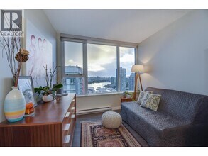 33 Smithe St in Vancouver, BC - Building Photo - Building Photo