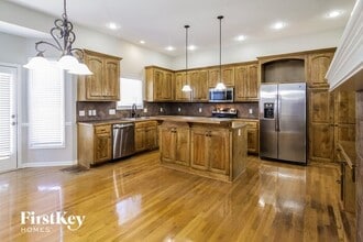 308 Eagle Glen Dr in Raymore, MO - Building Photo - Building Photo