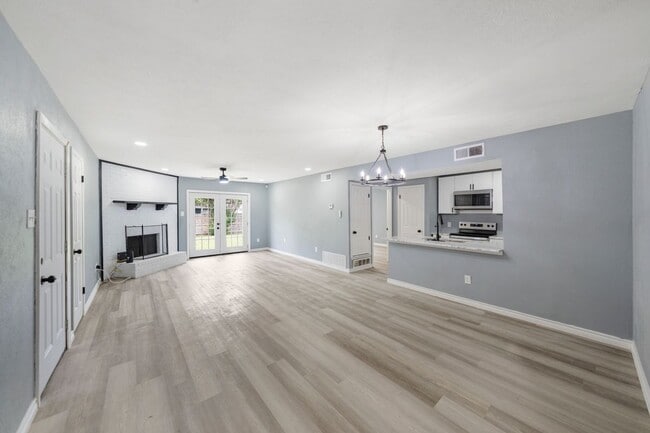 2517 Clearwood Dr in Arlington, TX - Foto de edificio - Building Photo