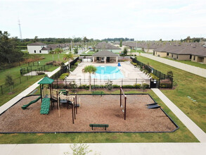 733 Chatham Walk in Ruskin, FL - Building Photo - Building Photo